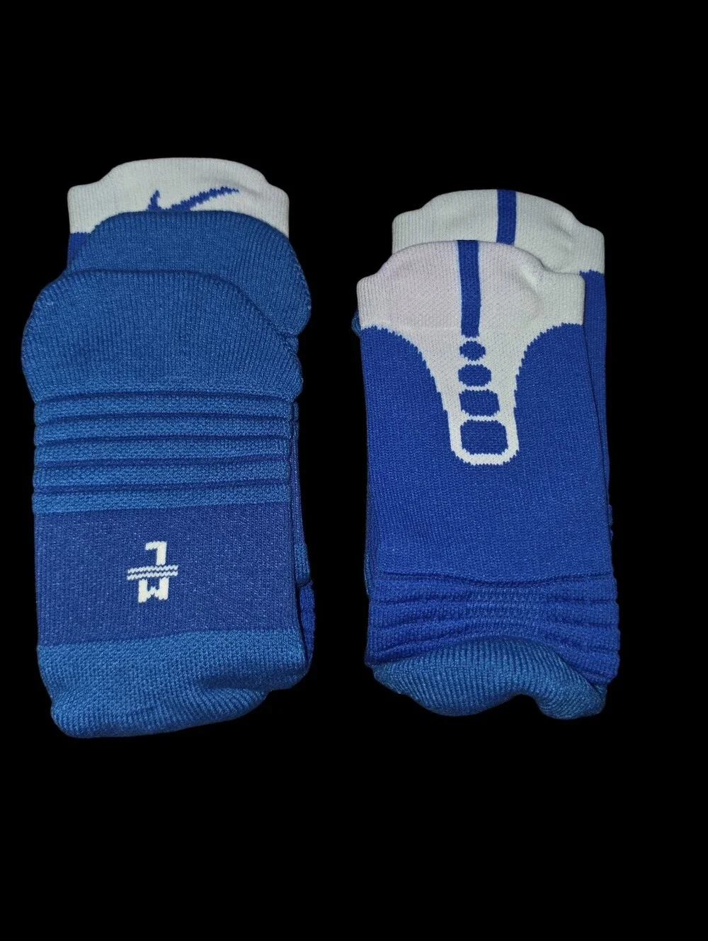 2 Pair of Nike Elite Basketball Crew Socks Size Medium. Fits M 6-8 W 6-10 New